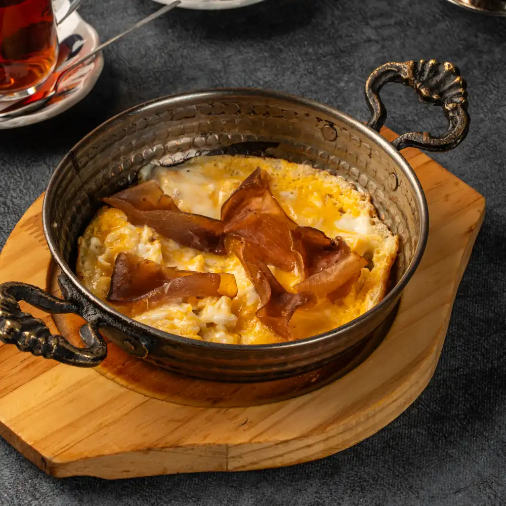 PASTIRMALI YUMURTA