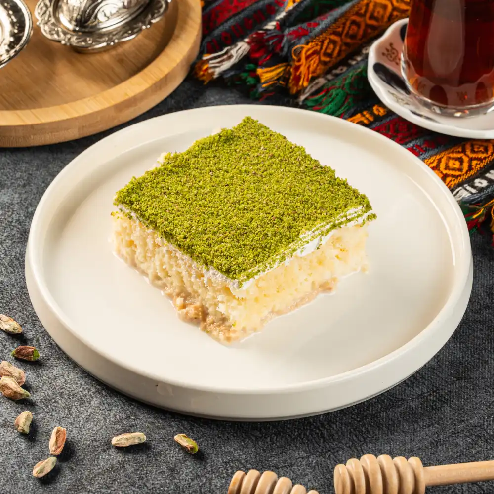 PISTACHIO TRES LECHES